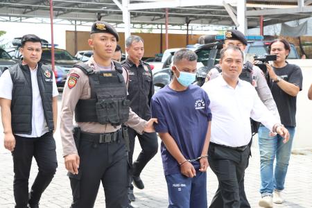  ISENG  BEGAL PAYUDARA DITANGKAP POLIS
