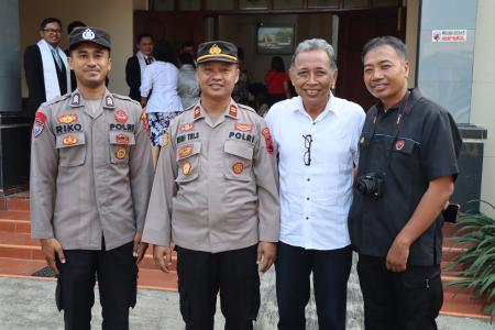 SEBANYAK 215 POLISI AMANKAN IBADAH