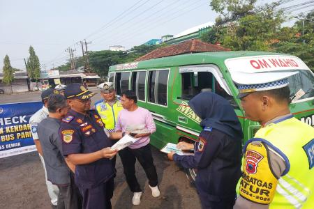 DISHUB POLRES DEMAK GELAR  CHECK DALAM