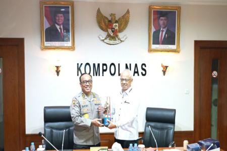 IRWASUM POLRI AUDIENSI DENGAN KOMP
