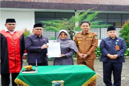 BUPATI PANDEGLANG LANTIK ASEP RAHM