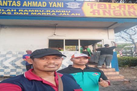 Ojol  Warga Kompak Bersihkan P