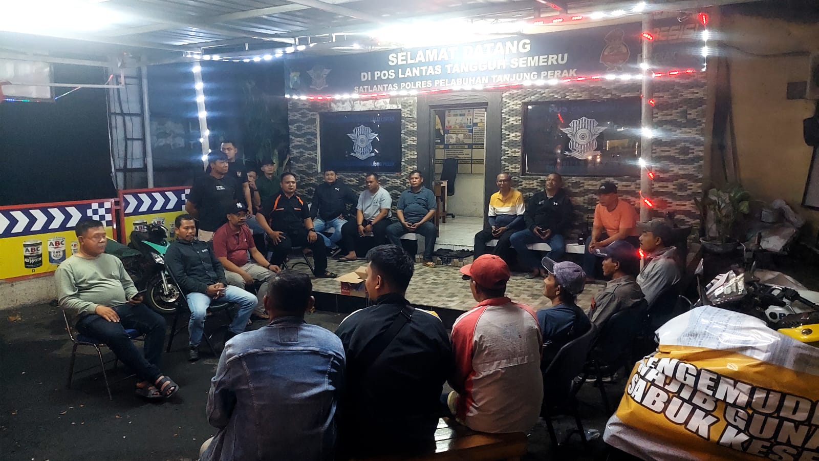 Warga dan Polres Pelabuhan Tanjungperak Kolaborasi Bentuk Pam Swakarsa Jaga Kamtibmas