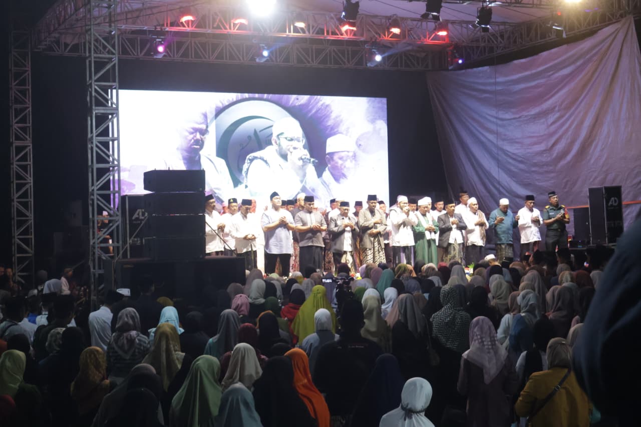 Doa Bersama di Ponpes Roudlotul Hanan, Masyarakat, Ulama Satukan Doa Untuk Bangsa Dan Blitar Aman Se