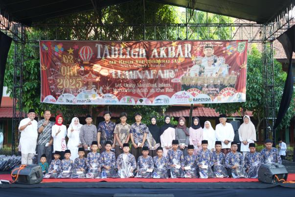 Ikasman1k Guyur Berkah! Tabligh Akbar, Khitan Massal, dan Santunan Yatim Warnai Reuni Akbar SMA N 1 