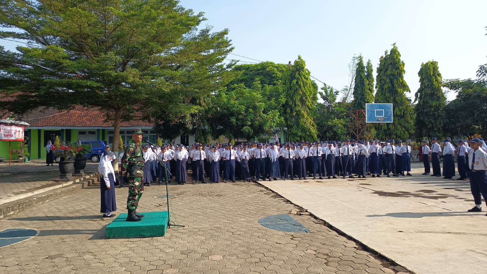 Jadi Irup Upacara Senin Di SMPN 01 Binangun, Danramil Yakini Pentingnya Menanamkan Nilai Disiplin Pa