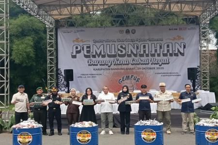 BEA CUKAI JABAR SITA ROKOK DAN MIR