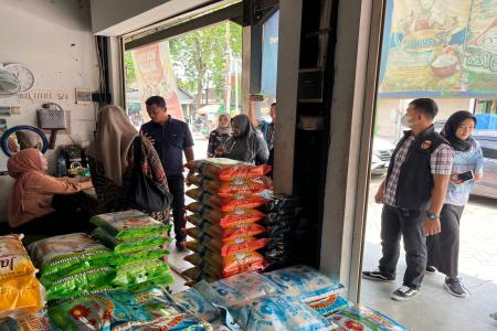 Polres Bojonegoro Bersama Pemkab Lakukan Sidak Gabungan Pastikan HET B