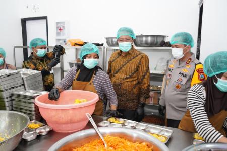 Tinjau Dapur SPPG Polda Sulteng Menter