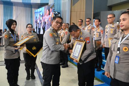 BIRO LOGISTIK POLDA JATIM RAIH 2 P